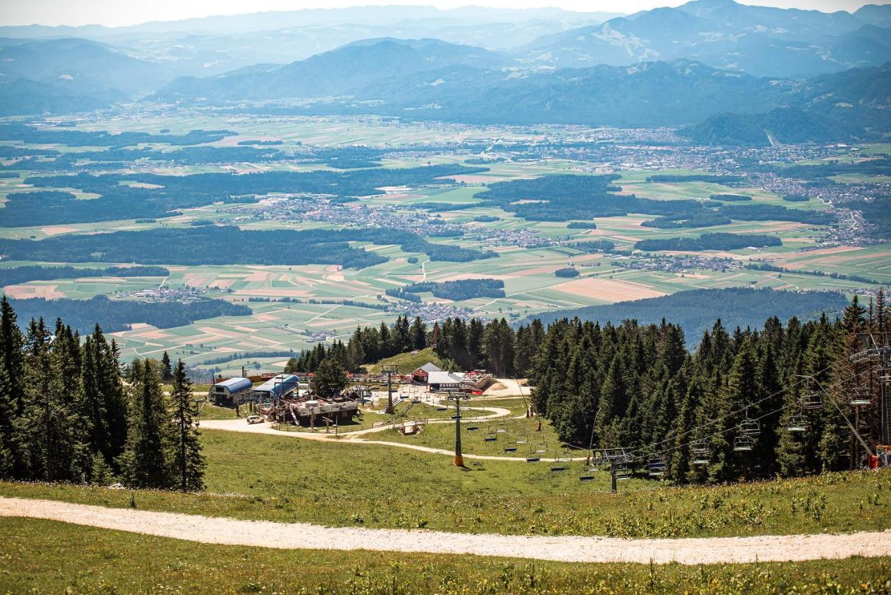 Apartments Zvoh, Krvavec, Ski-In, Ski-Out Cerklje na Gorenjskem Ngoại thất bức ảnh